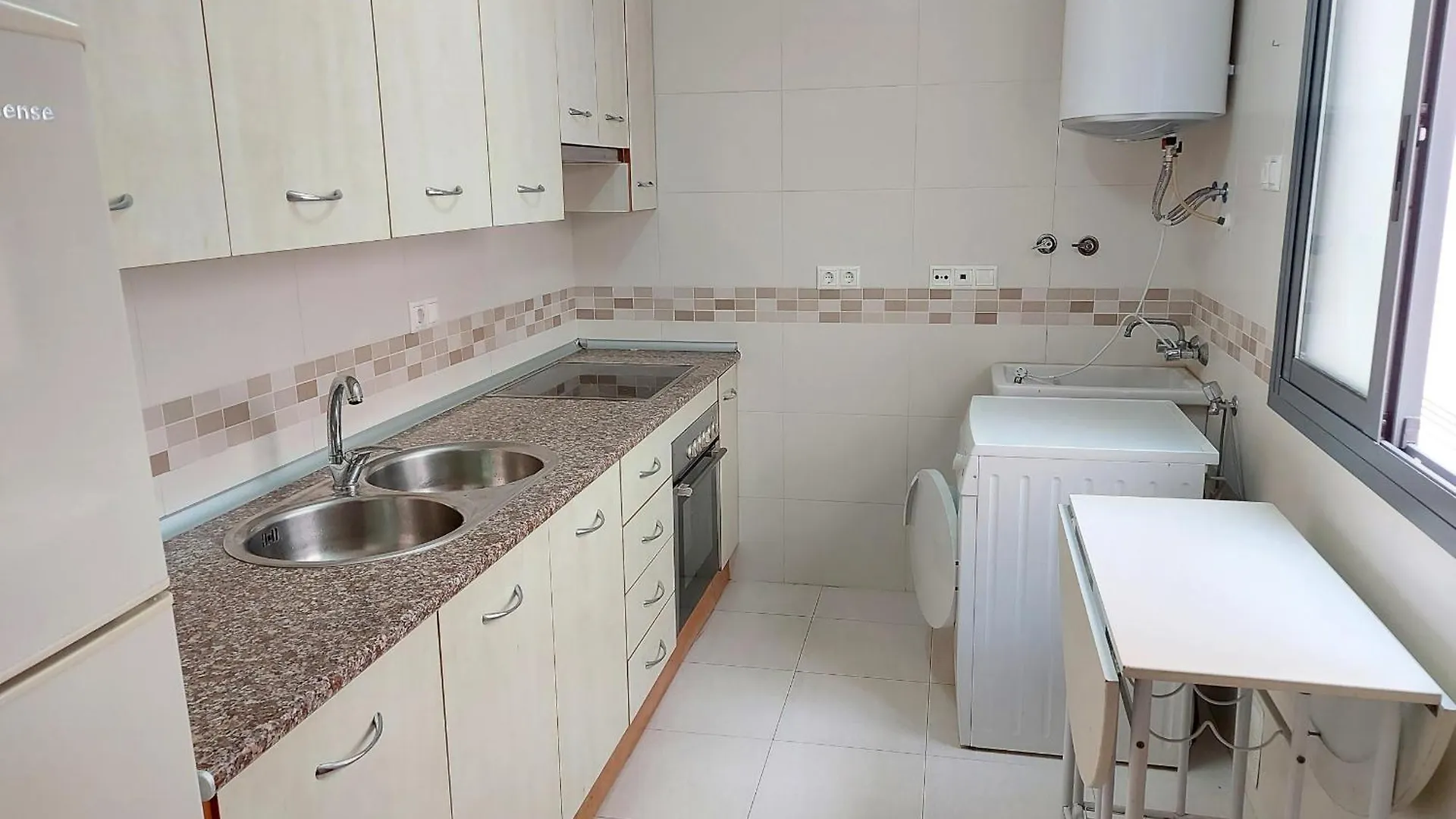 Acogedor Piso De 2 Dormitorios Con Aparcamiento - Alborania Viator Apartment