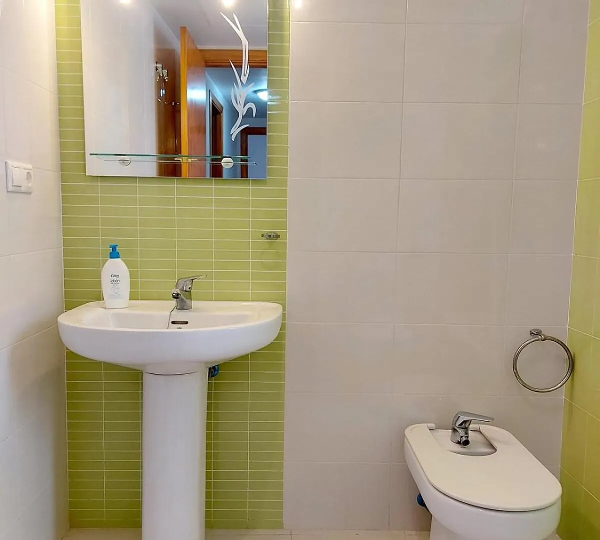 Acogedor Piso De 2 Dormitorios Con Aparcamiento - Alborania Viator